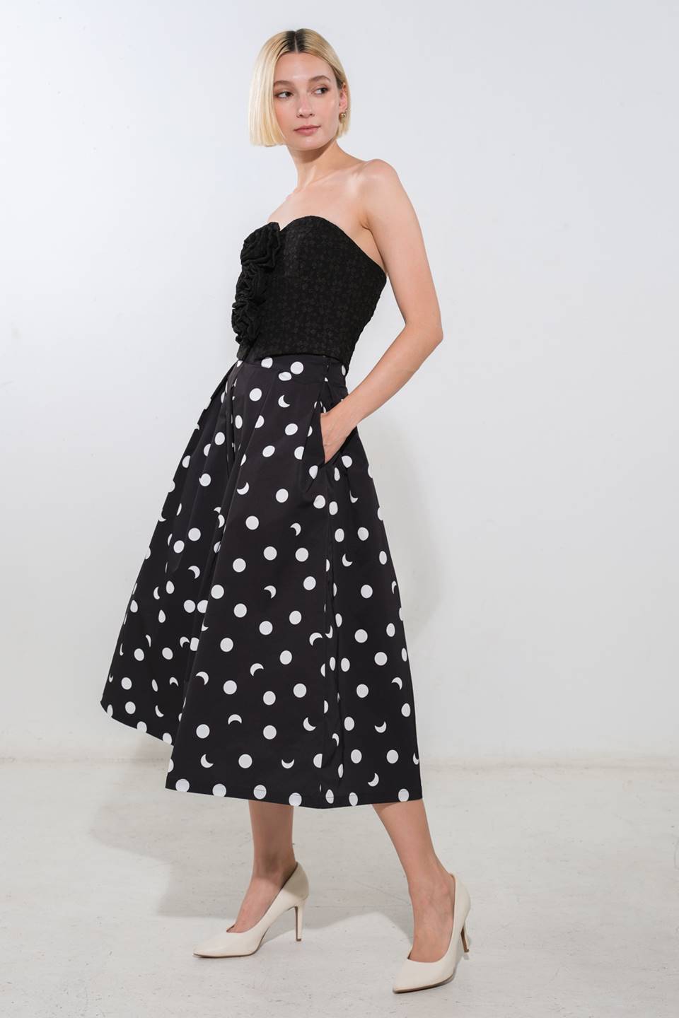 A printed woven skirt with side zipper closure Details: Self : 100% Polyester Size & Fit - Model is 5`9" And Wearing Size Small - Measurements Taken From Size Small - Approx length: 32"